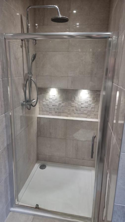 Jasmin Apartments - Luxury 1 & 2 Bedroom Units With Free Parking Bushey Extérieur photo